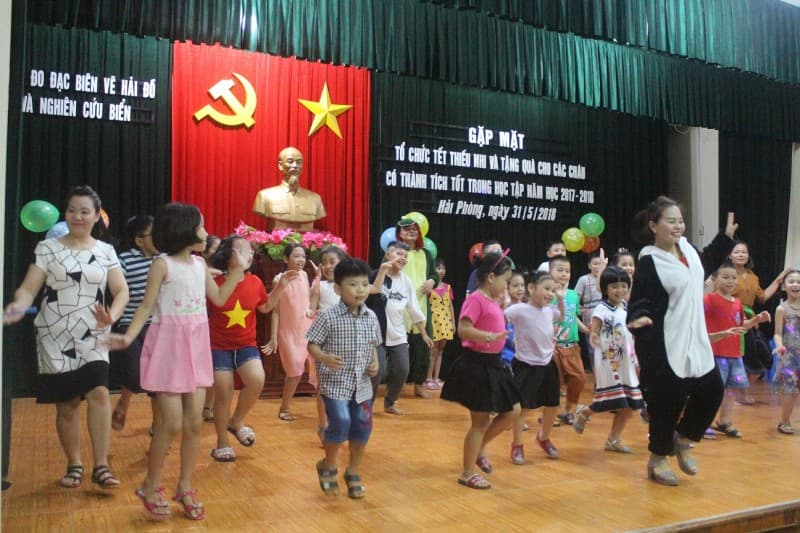 Đoàn đo đạc biên vẽ hải đồ và nghiên cứu biển tổ chức Tết thiếu nhi cho 124 con cán bộ, nhân viên đơn vị