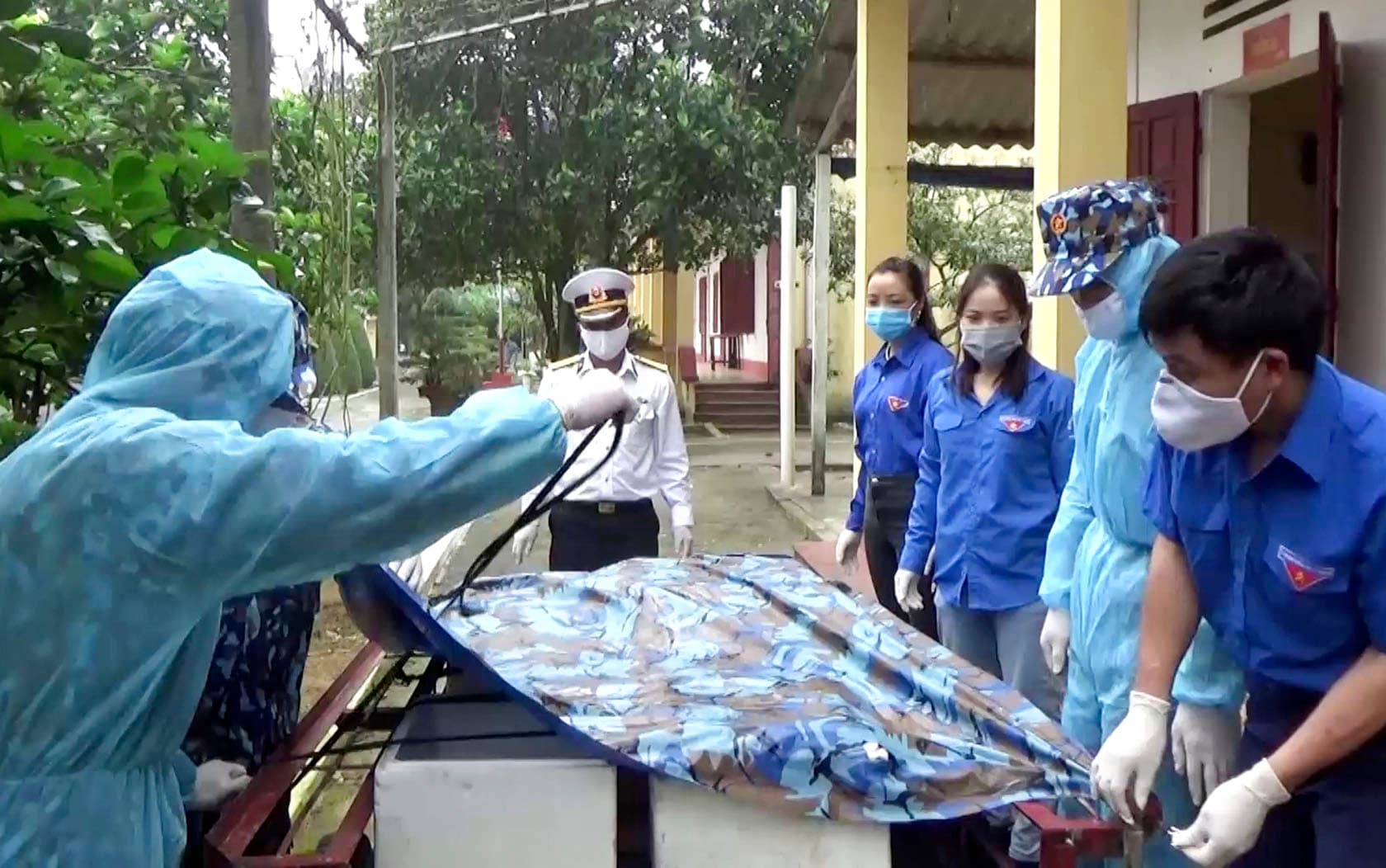 Những bữa cơm đượm tình quân dân