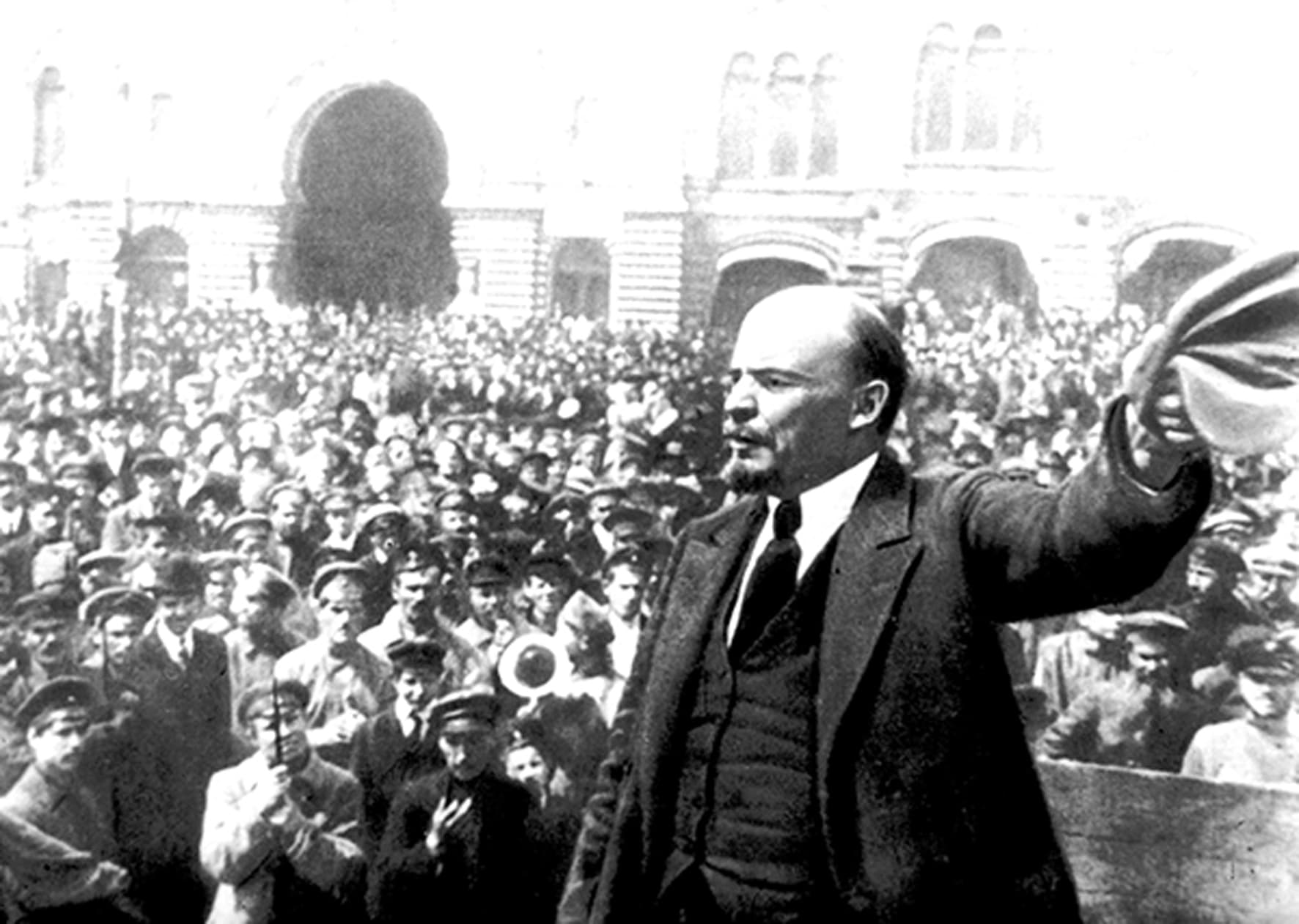 Lê-nin - Người thầy lý luận cách mạng và đạo đức cộng sản