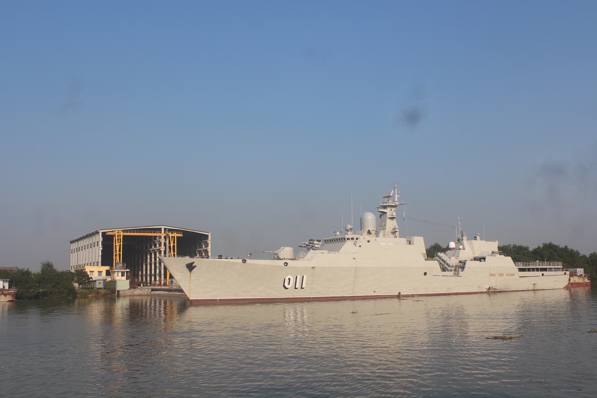 Phát huy truyền thống anh hùng, xây dựng Nhà máy X46 chính quy, hiện đại