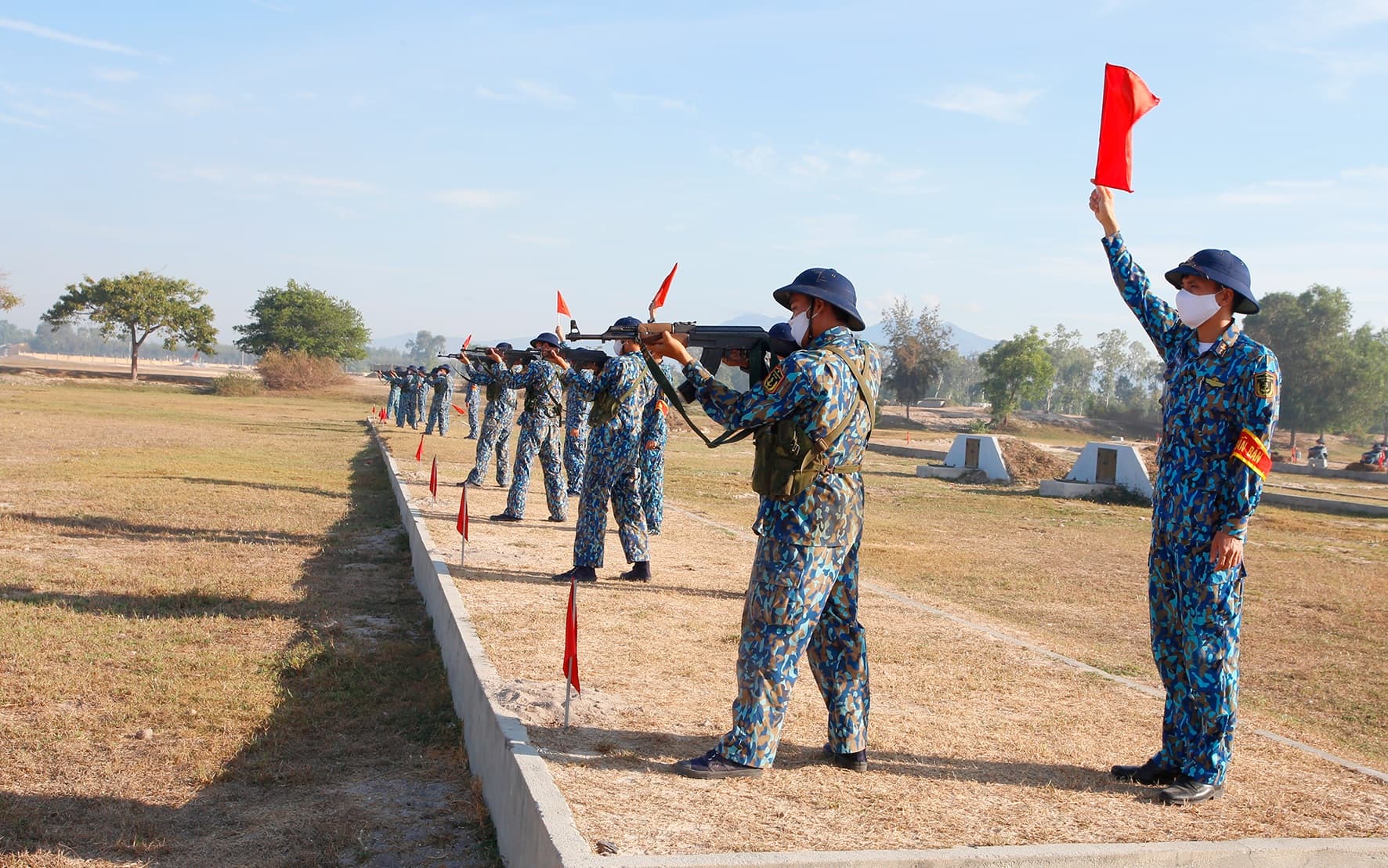 Lữ đoàn 101 kiểm tra chiến sĩ mới bắn đạn thật