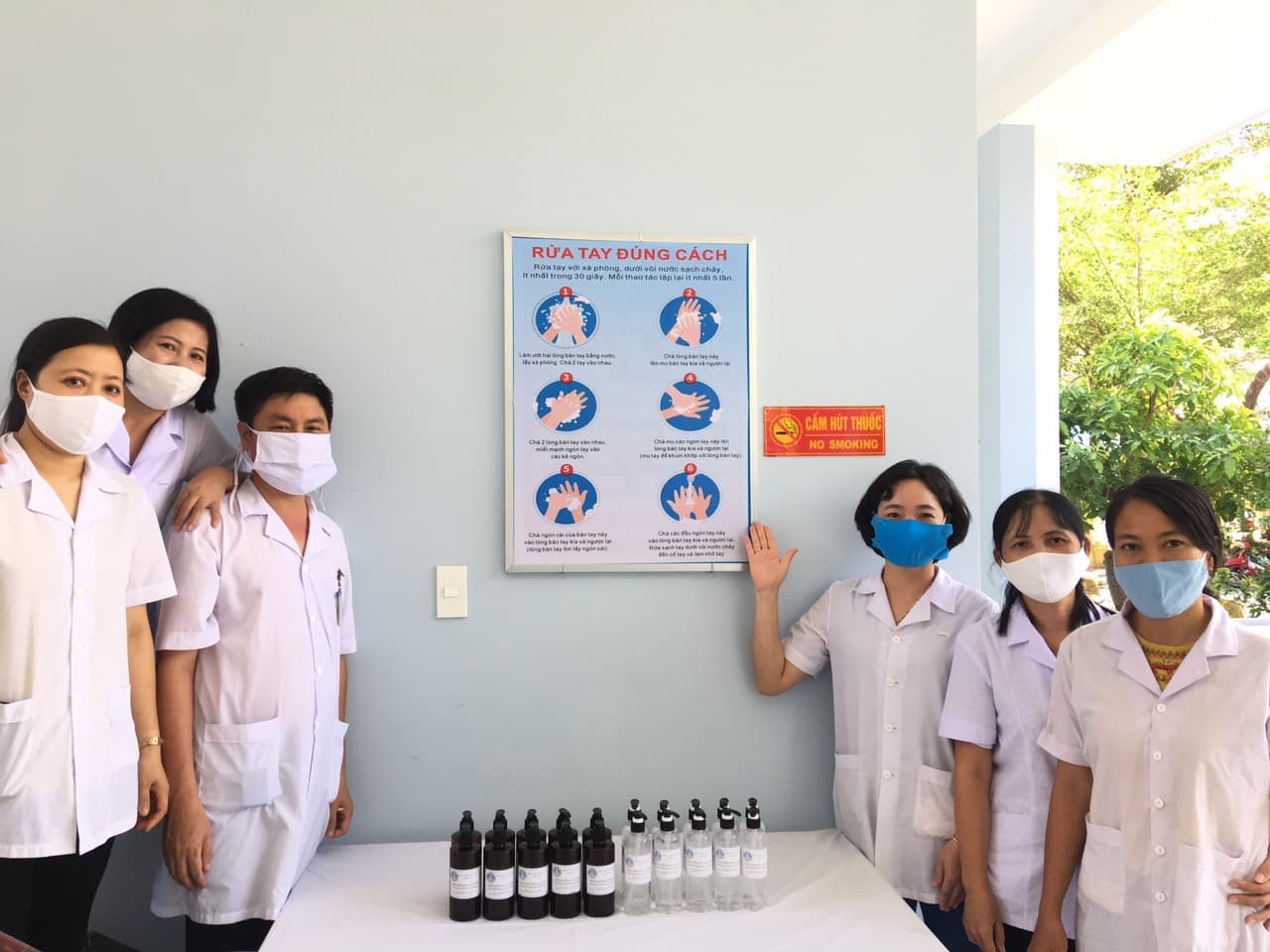 Bệnh xá Học viện Hải quân tiếp tục sản xuất 150 chai nước rửa tay phòng, chống dịch Covid-19