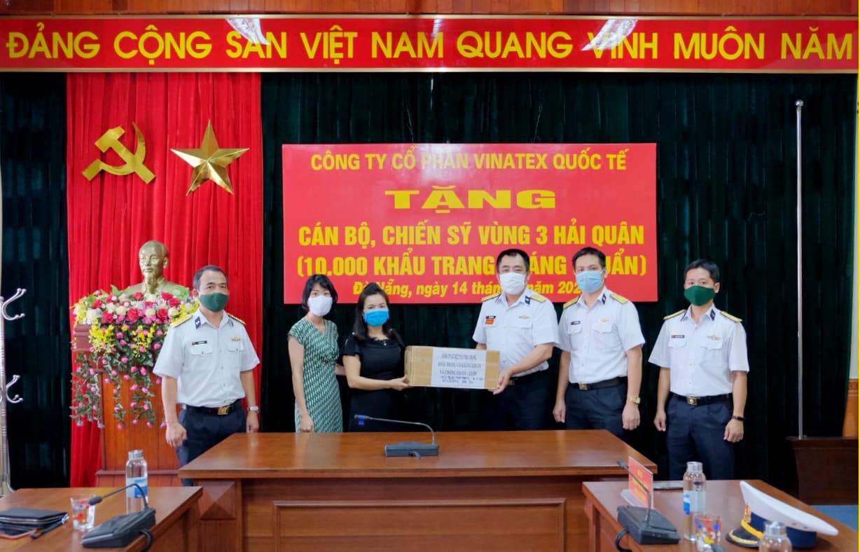 Vùng 3 Hải quân tiếp nhận 10 nghìn khẩu trang kháng khuẩn