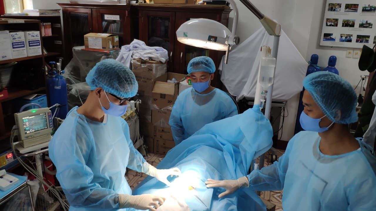 Bệnh xá đảo Nam Yết cấp cứu ngư dân tàu cá Quảng Ngãi