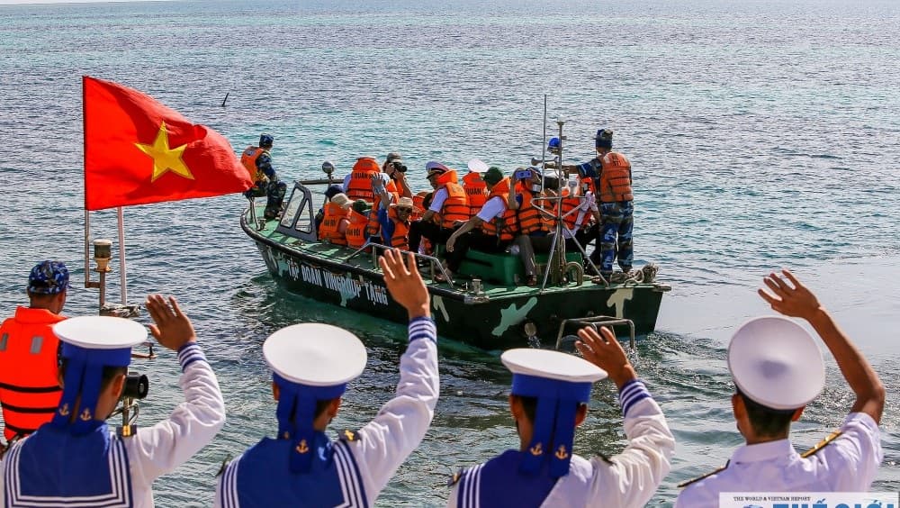 Khoảnh khắc giữa Trường Sa