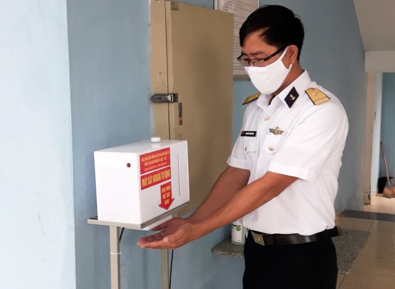 Máy sát khuẩn tay tự động