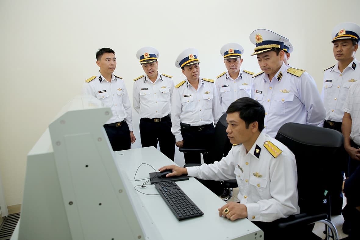 Tư lệnh Hải quân kiểm tra một số đơn vị khu vực Hải Phòng