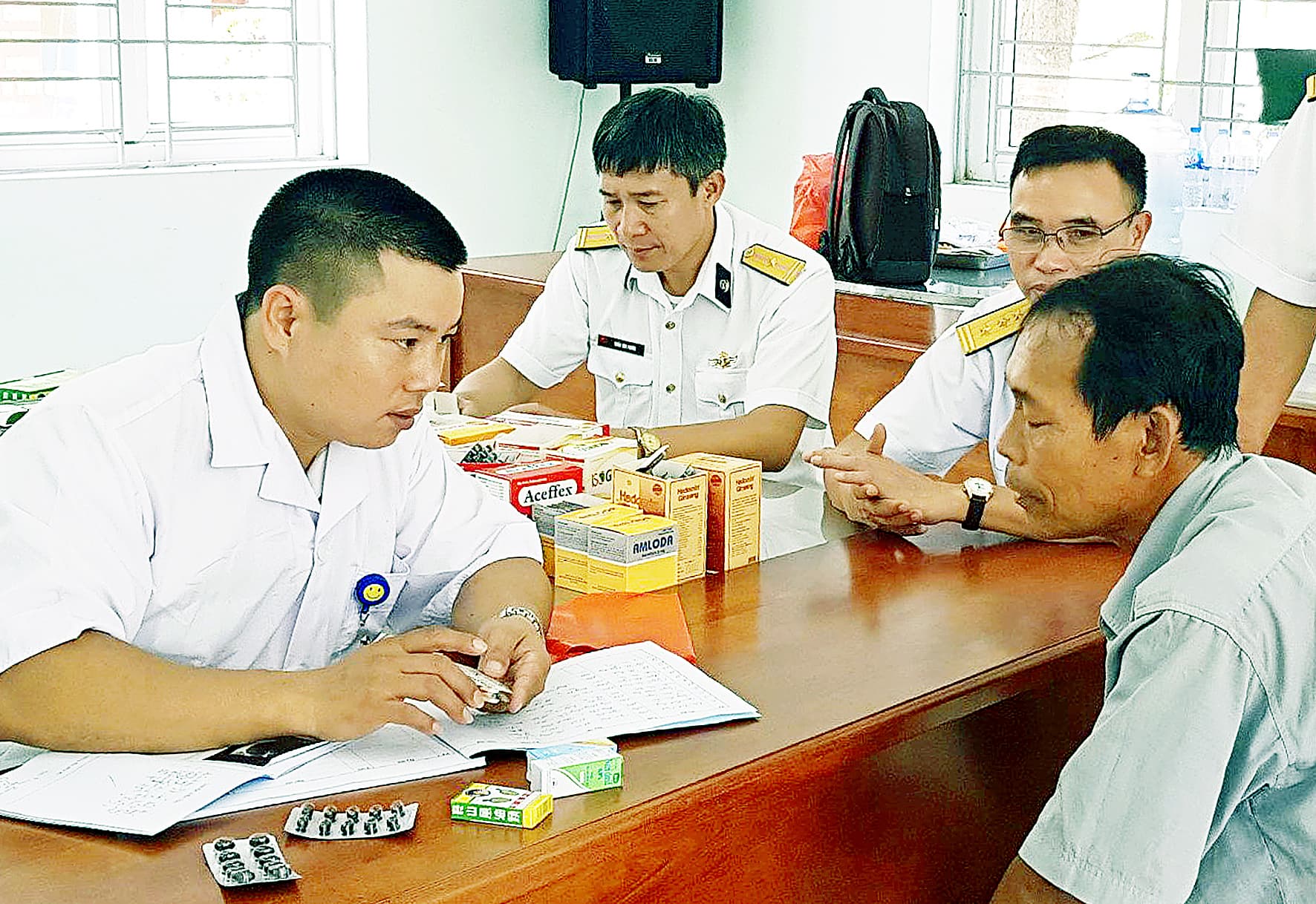 Phòng chống bệnh giao mùa cho bộ đội