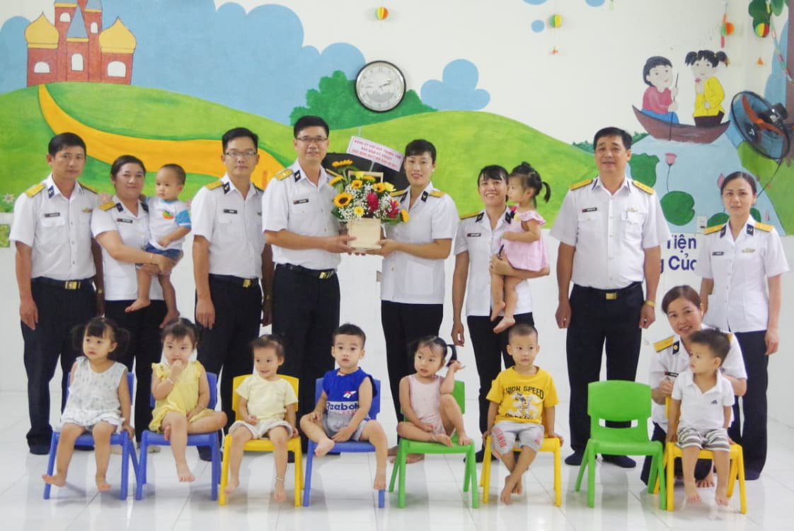 Chúc mừng các cô giáo Nhà trẻ Trung tâm Bảo đảm kỹ thuật Vùng 2