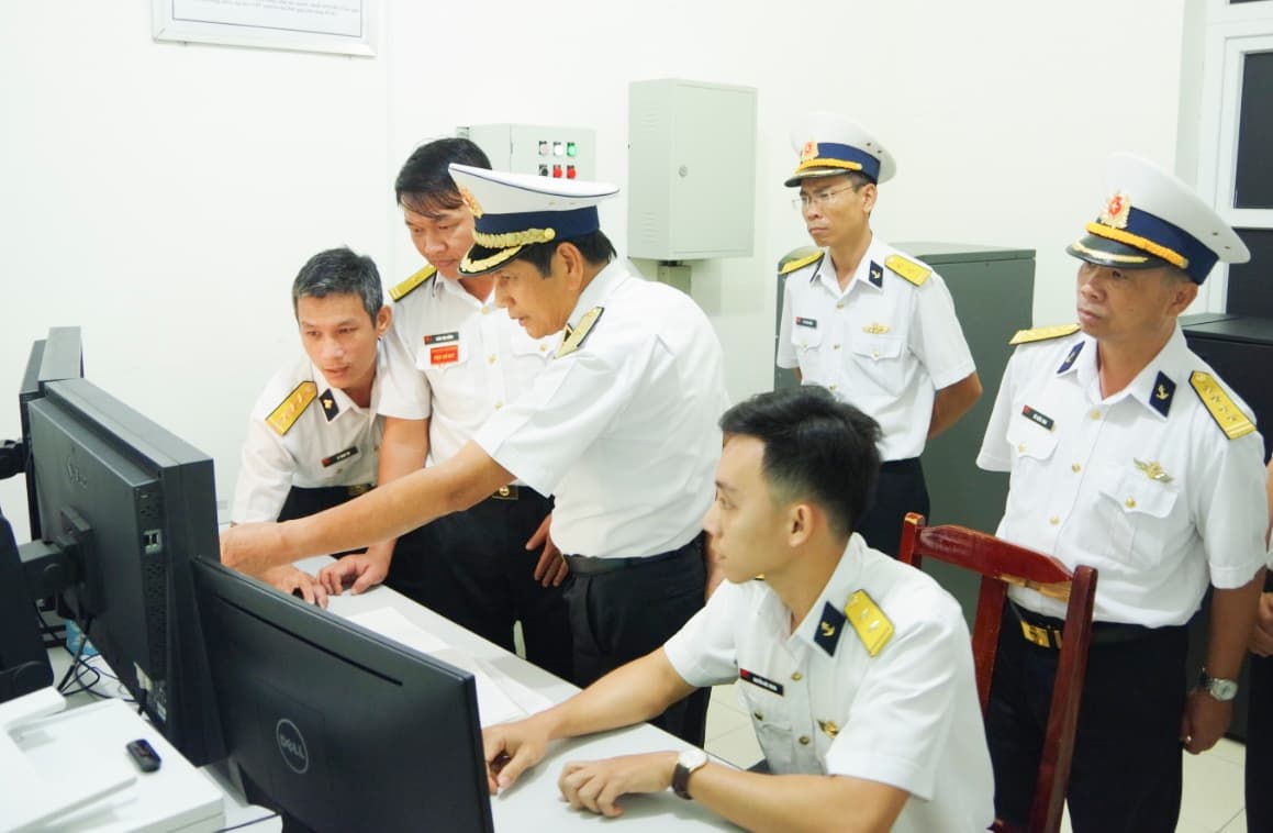 Đoàn công tác Vùng 4 kiểm tra Trạm ra đa 565