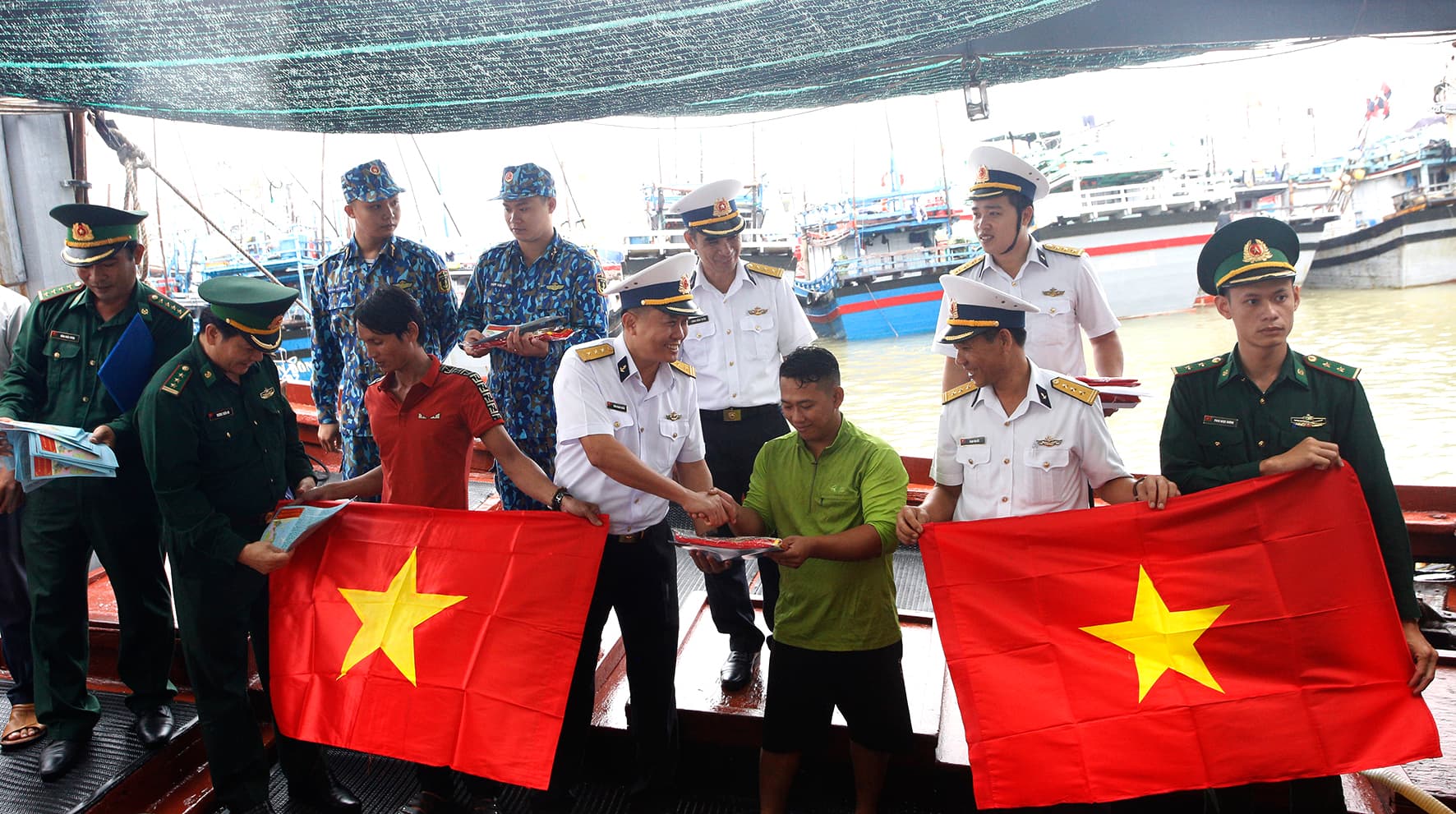 Lữ đoàn 682: Thực hiện Chương trình “Hải quân Việt Nam làm điểm tựa cho ngư dân vươn khơi, bám biển”