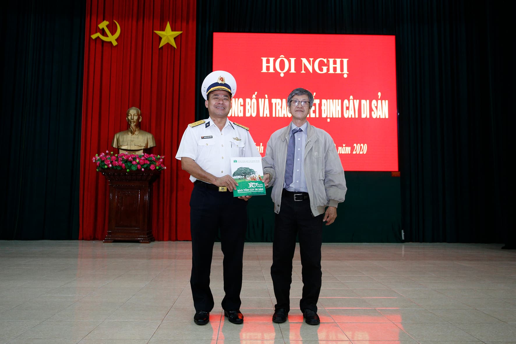 Công bố quyết định công nhận Cây di sản Việt Nam trong Căn cứ Quân sự Cam Ranh
