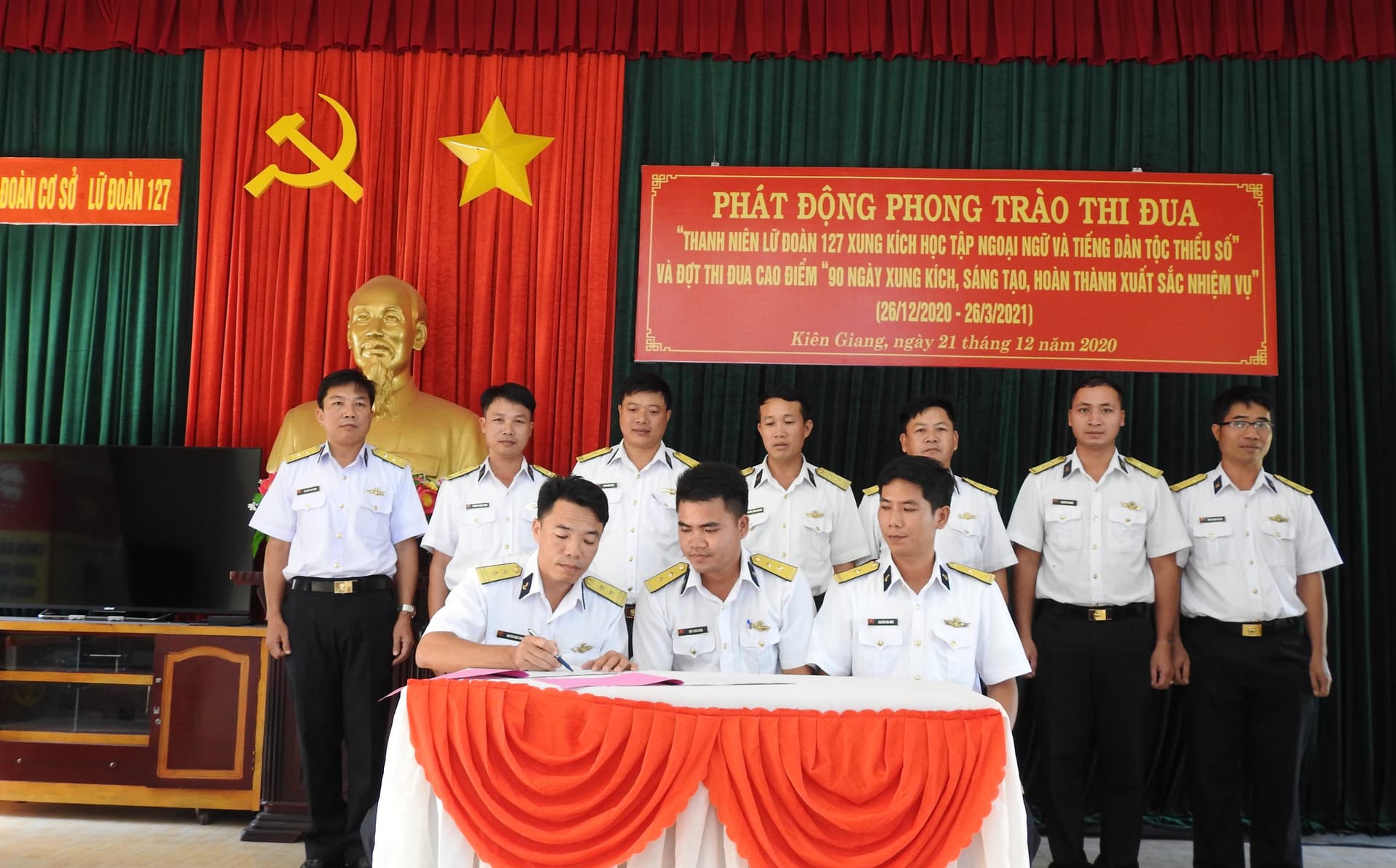 Phát động thi đua “Thanh niên Lữ đoàn 127 xung kích học tập ngoại ngữ và tiếng dân tộc thiểu số”