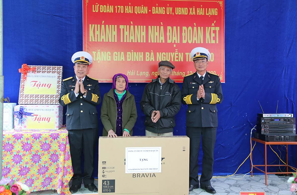 Lữ đoàn 170: Bàn giao nhà đại đoàn kết tại Quảng Ninh