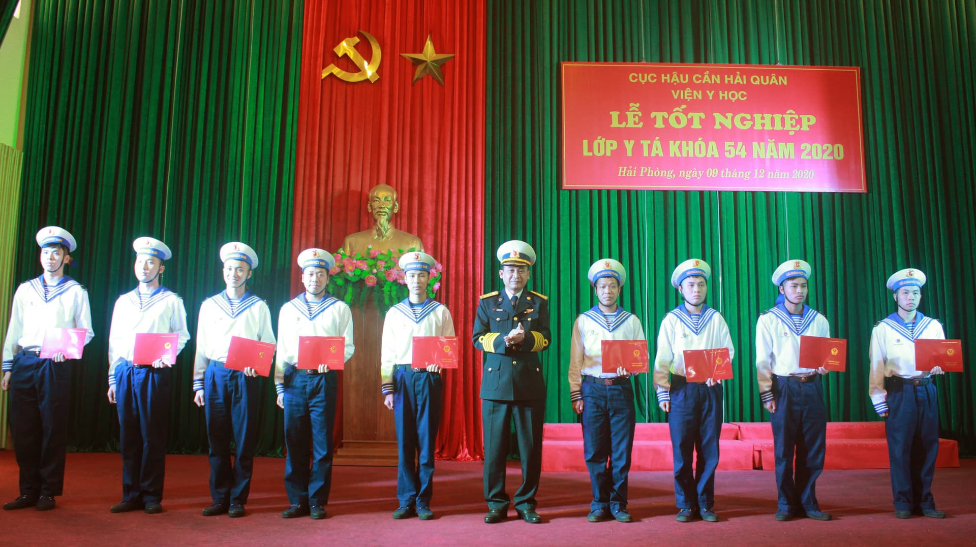 Viện Y học Hải quân tổ chức Lễ tốt nghiệp lớp y tá Khóa 54