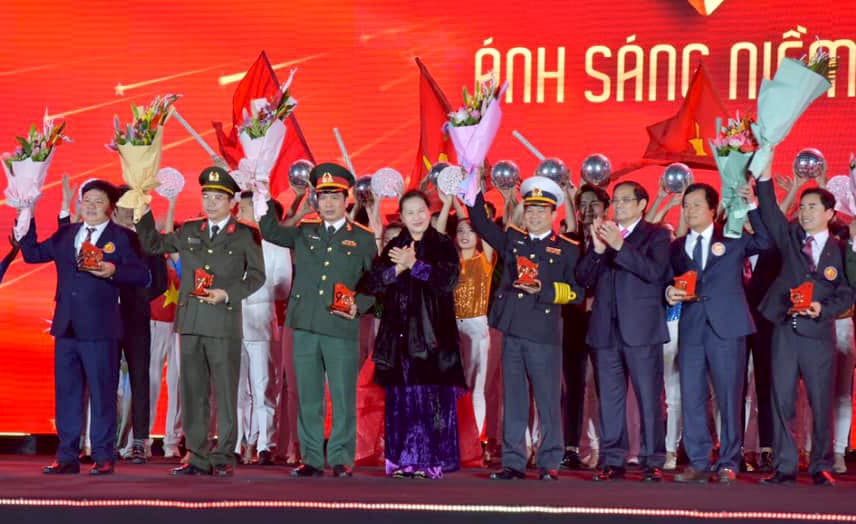 Cầu truyền hình "Ánh sáng niềm tin" kỷ niệm 90 năm thành lập Đảng Cộng sản Việt Nam