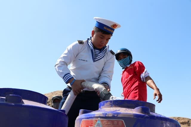 Thắm tình quân dân