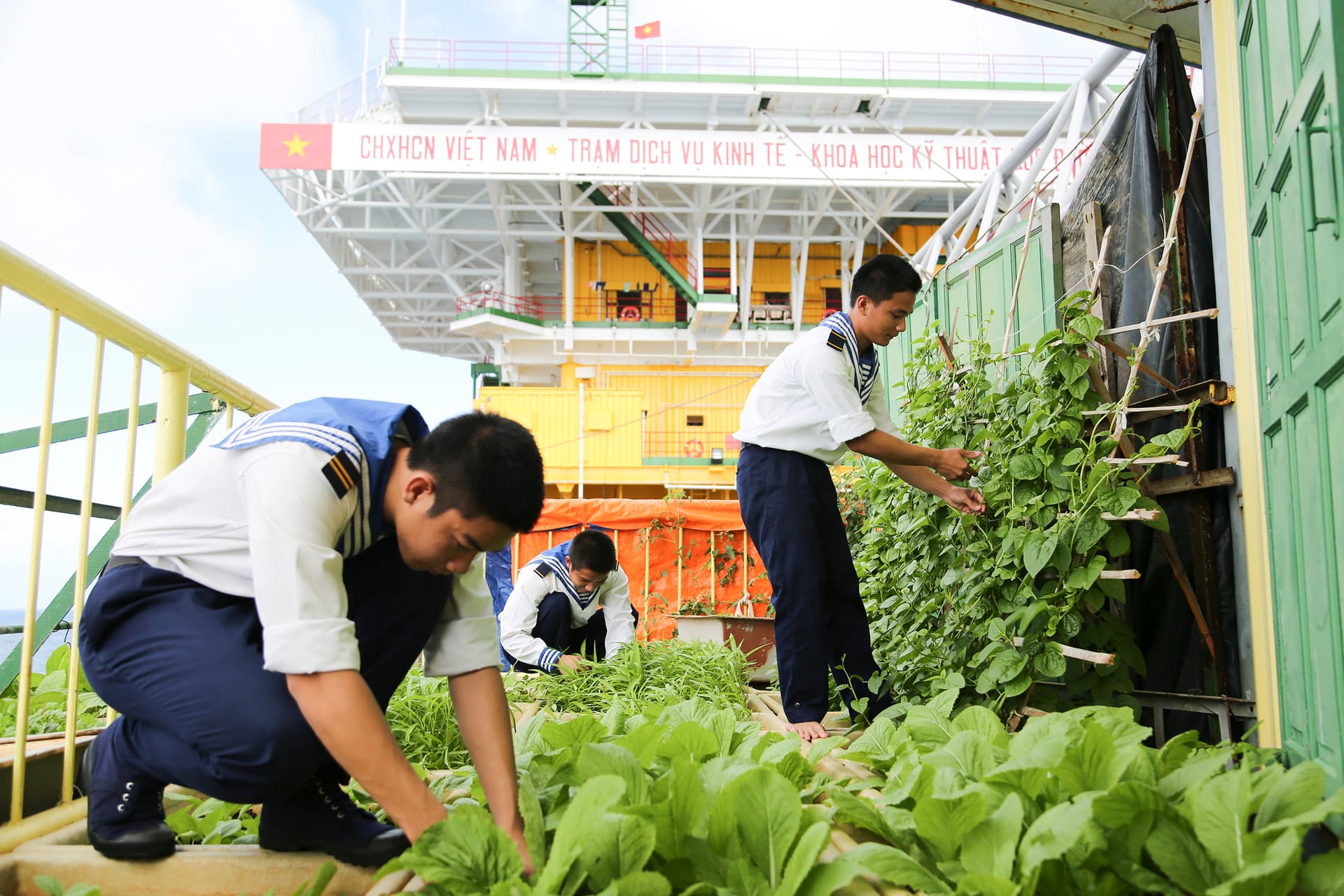 Những sản phẩm từ sự kiên trì, sáng tạo của tuổi trẻ nhà giàn