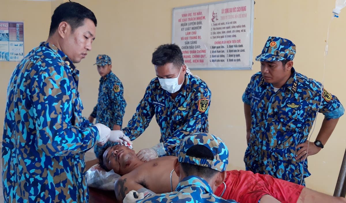 Đảo Núi Le cấp cứu ngư dân tỉnh Bình Thuận bị tai nạn