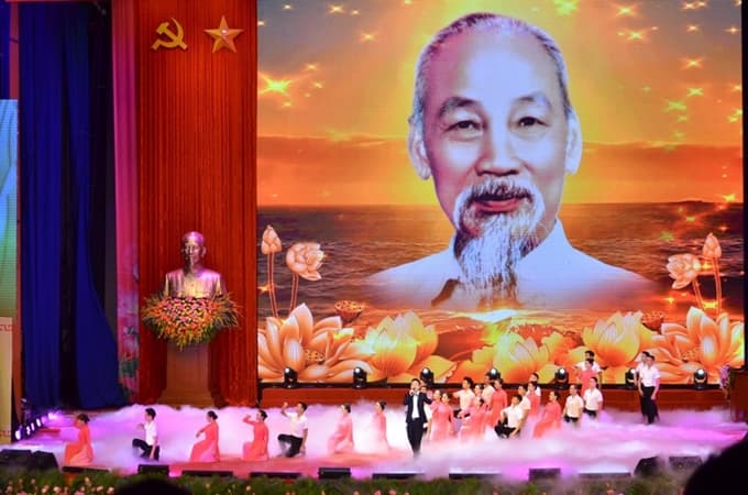 Tổ chức trọng thể Lễ kỷ niệm 130 năm Ngày sinh Chủ tịch Hồ Chí Minh
