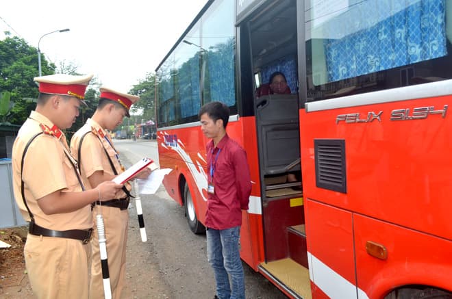 Vận tải cố định liên tỉnh được khai thác đủ 100% biểu đồ xe, giãn cách khách trên xe đủ 1m