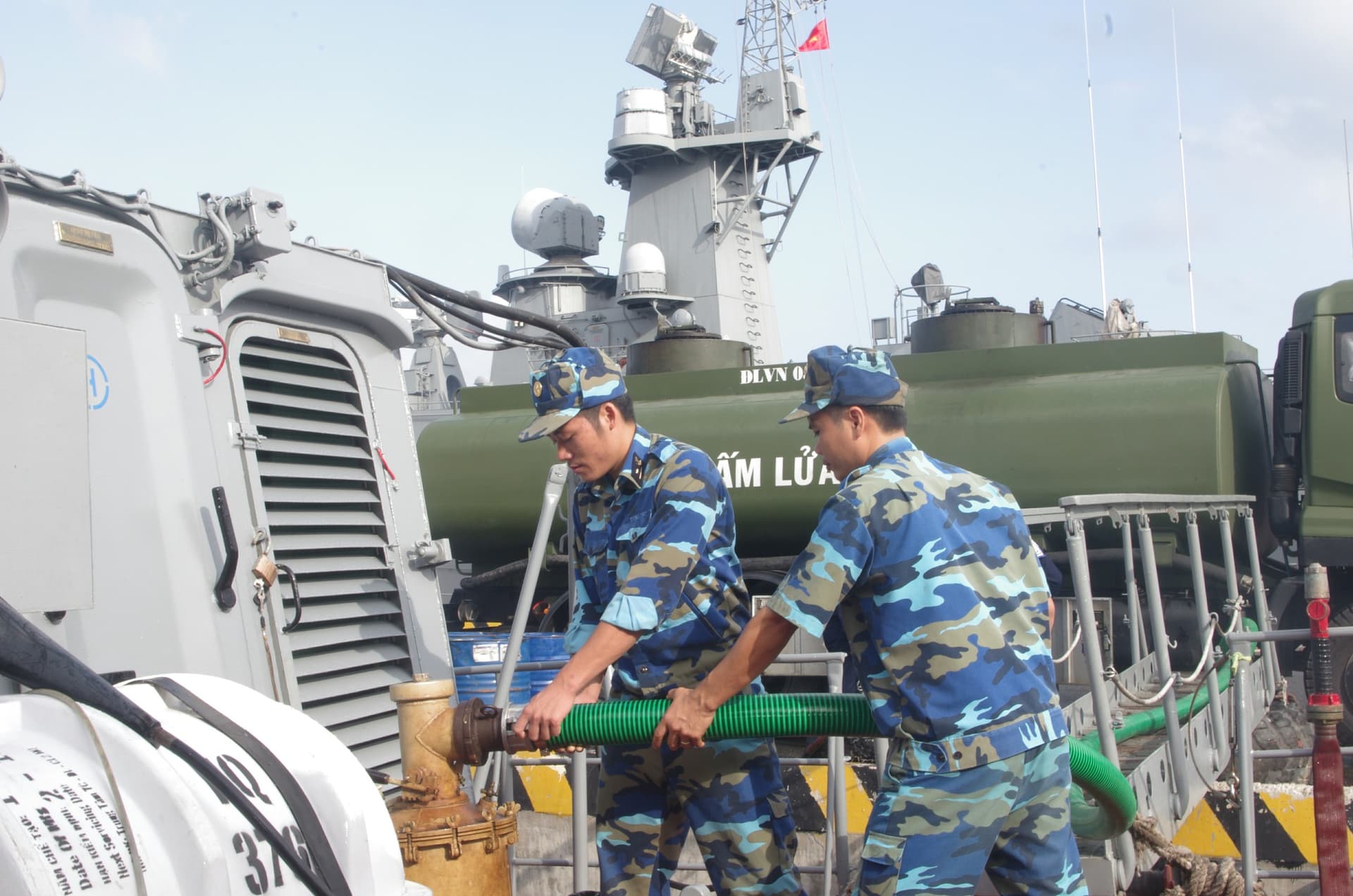 Đổi mới phương thức bảo đảm hậu cần các tàu đi biển