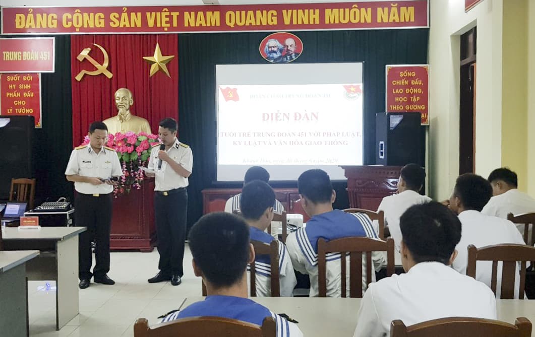 Đoàn cơ sở Trung đoàn 451 tổ chức diễn đàn thanh niên