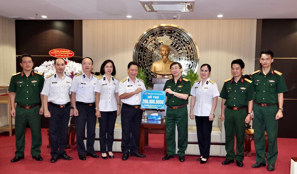 Tổng công ty Tân cảng Sài Gòn trao 200 triệu đồng ủng hộ Chương trình “Phẫu thuật tim miễn phí cho bệnh nhân nghèo”