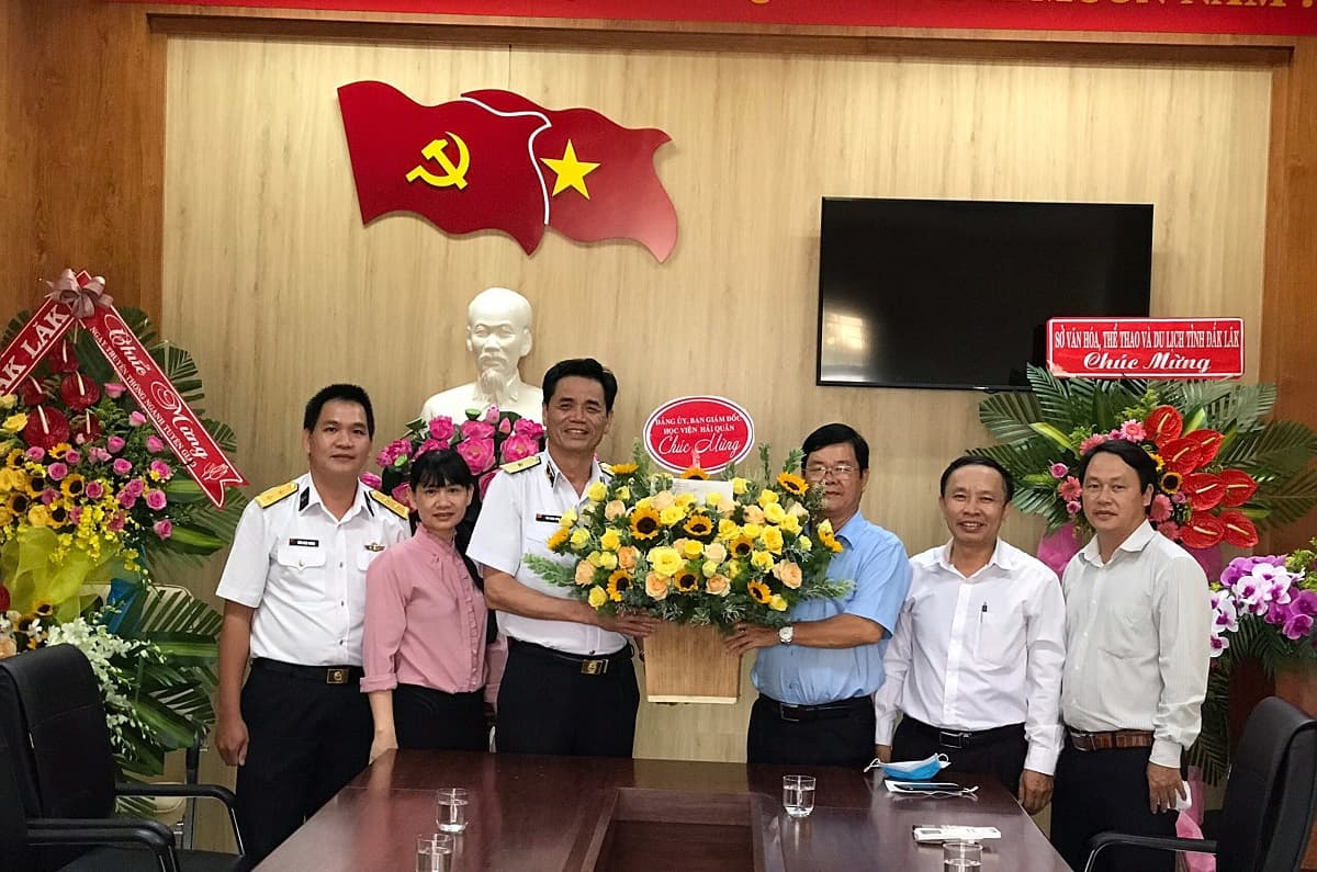 Học viện Hải quân chúc mừng Ban Tuyên giáo Tỉnh uỷ Đắk Lắk nhân kỷ niệm 90 năm Ngày truyền thống của ngành