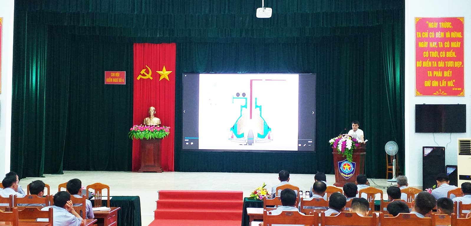 Chi đội Kiểm ngư số 4 tập huấn sử dụng trang bị, khí tài mới