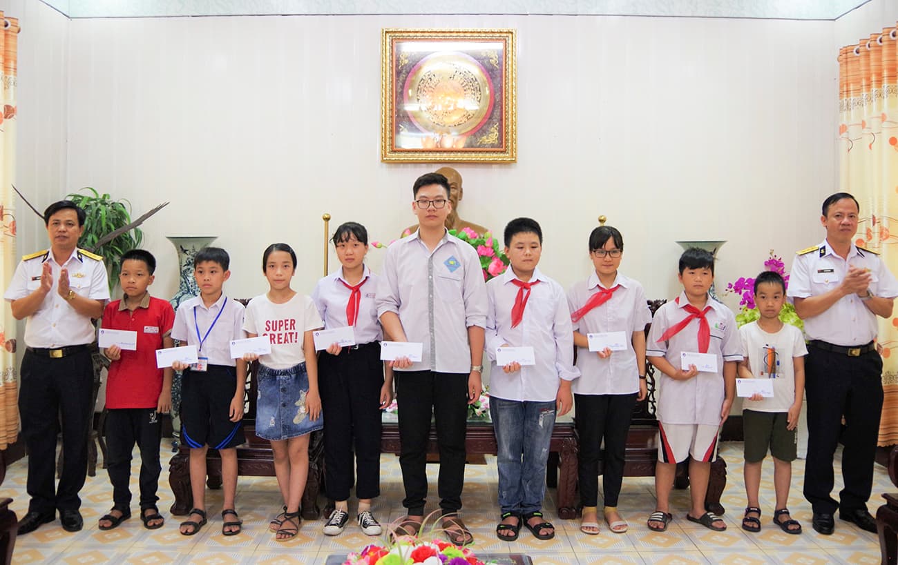 Lữ đoàn 147: Gặp mặt biểu dương học sinh giỏi năm học 2019-2020