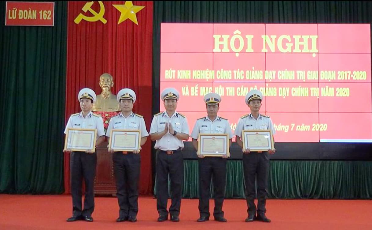 Lữ đoàn 162 rút kinh nghiệm công tác giảng dạy chính trị và bế mạc Hội thi cán bộ giảng dạy chính trị năm 2020