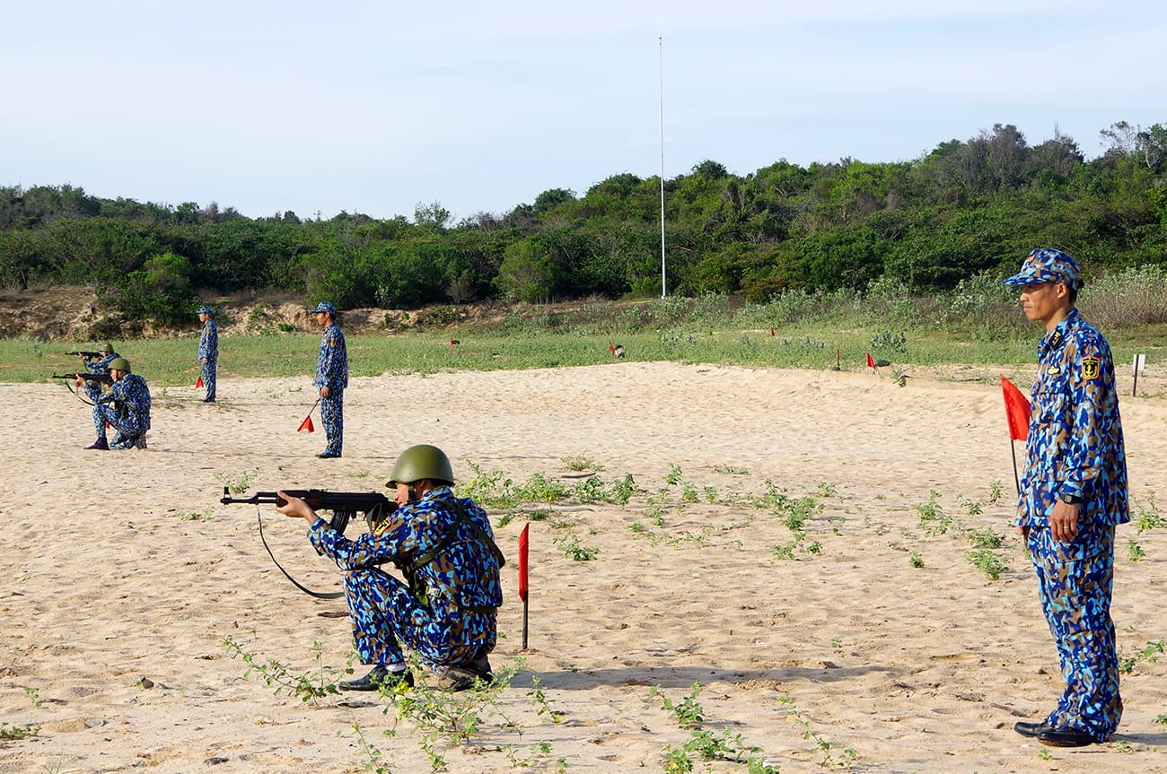 Trung đoàn 451 kiểm tra bắn đạn thật