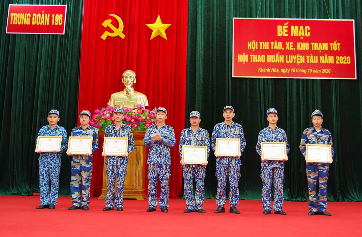 Trung đoàn 196: Bế mạc Hội thi tàu tốt, hội thao huấn luyện tàu