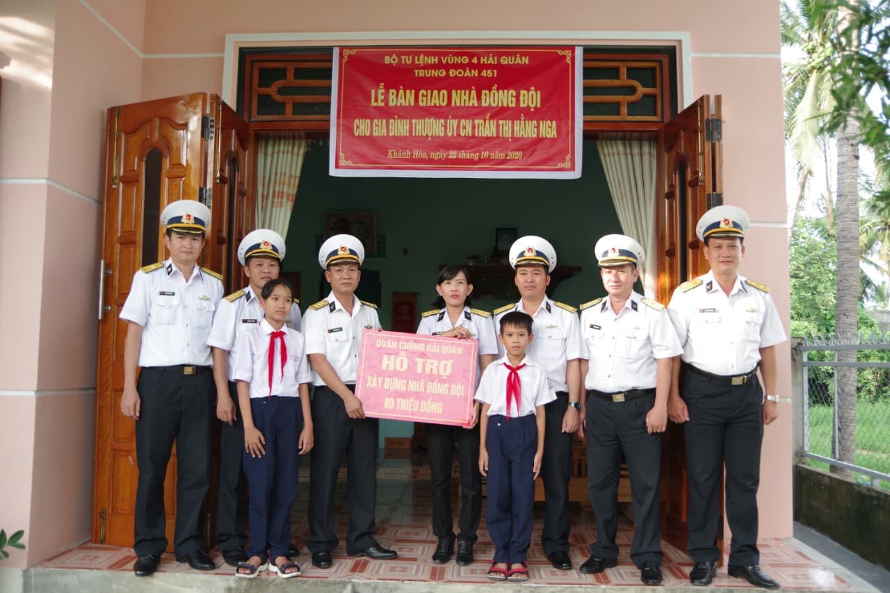 Trung đoàn 451 bàn giao nhà đồng đội cho quân nhân có hoàn cảnh khó khăn