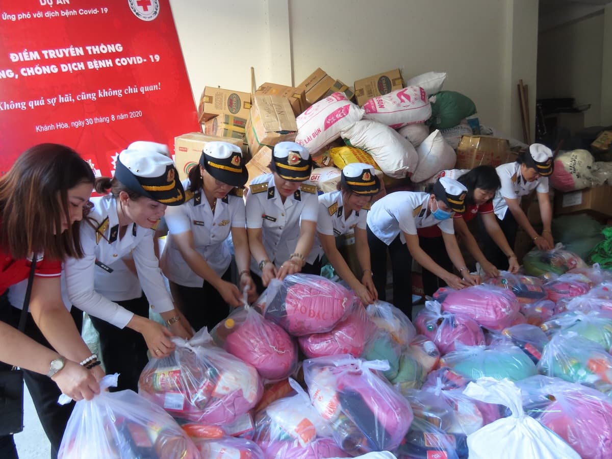 Hội phụ nữ Lữ đoàn 957: Ủng hộ đồng bào miền Trung vượt qua bão lũ