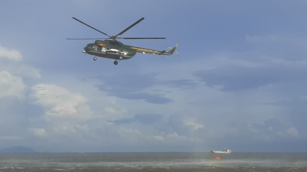 Huấn luyện bay cứu hộ, cứu nạn tại vùng biển Kiên Giang