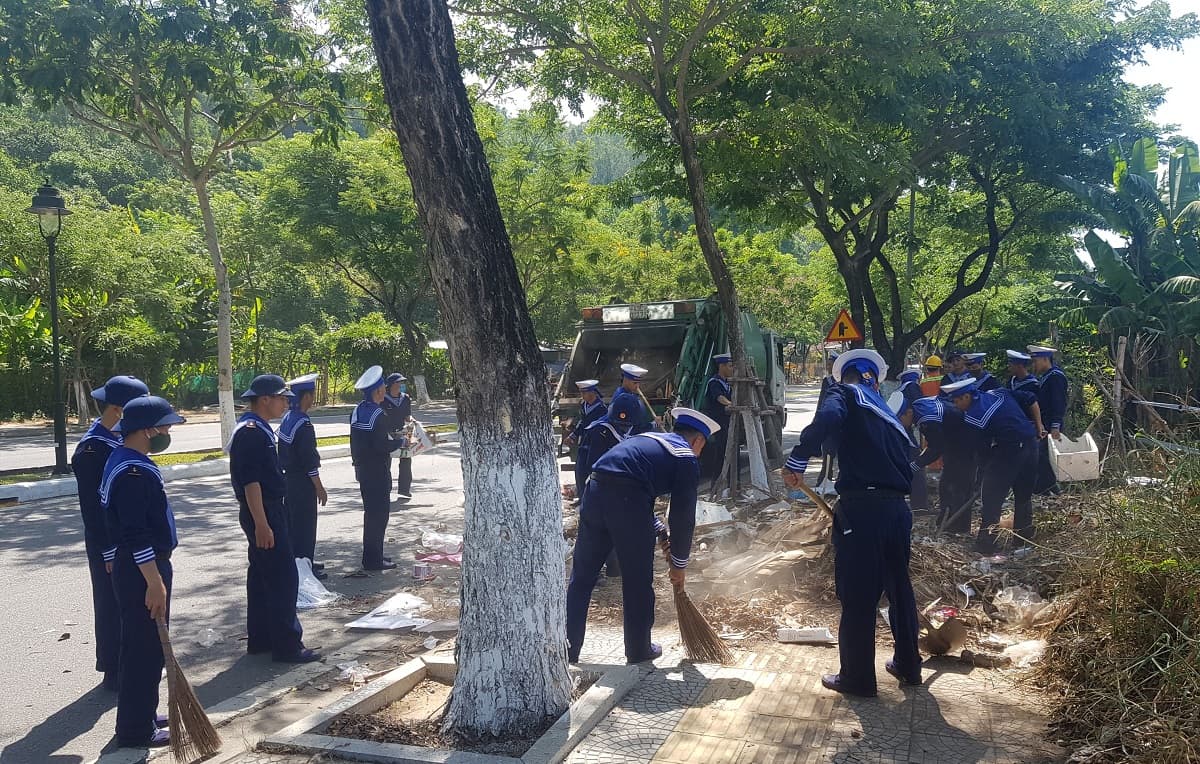 Tuổi trẻ Lữ đoàn 83 và phường Thọ Quang tổ chức lao động tình nguyện