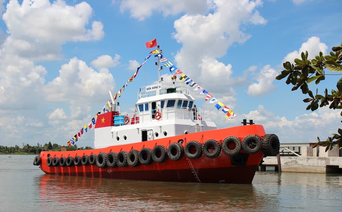 Nhà máy X55 hạ thủy tàu kéo Biển Đông-14