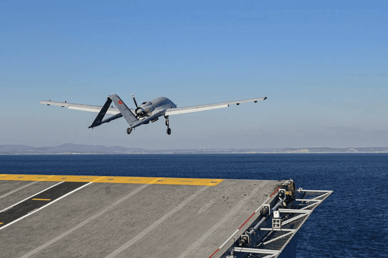 Thổ Nhĩ Kỳ thử nghiệm tác chiến UAV và xuồng không người lái từ tàu đổ bộ