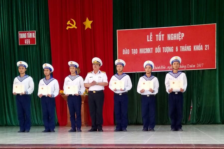 Trung tâm huấn luyện 456, Vùng 4 Hải quân: Tốt nghiệp đào tạo nhân viên chuyên môn kỹ thuật
