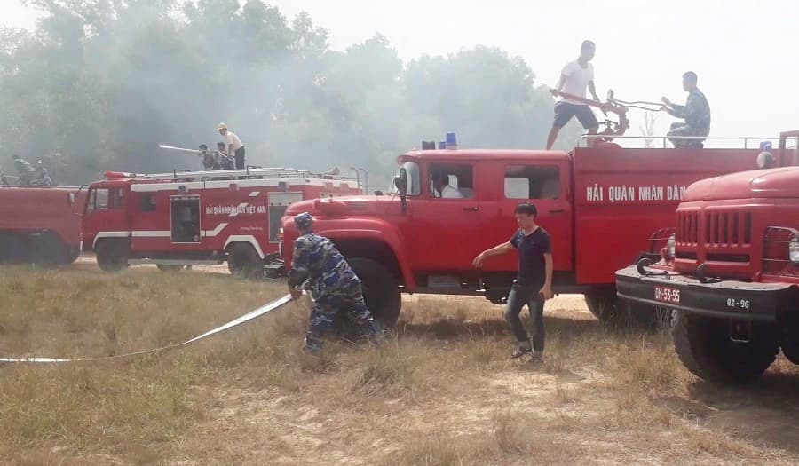 Căn cứ 696 và Kho 862, Vùng 2 Hải quân kịp thời dập tắt đám cháy rừng tràm tại Nhơn Trạch, Đồng Nai