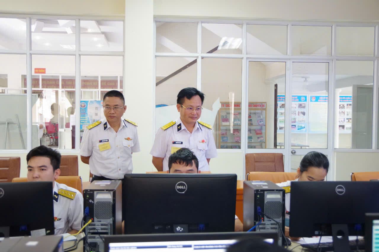 Đoàn Đo đạc biên vẽ hải đồ và nghiên cứu biển khai mạc Hội thi cán bộ đội, phân đội