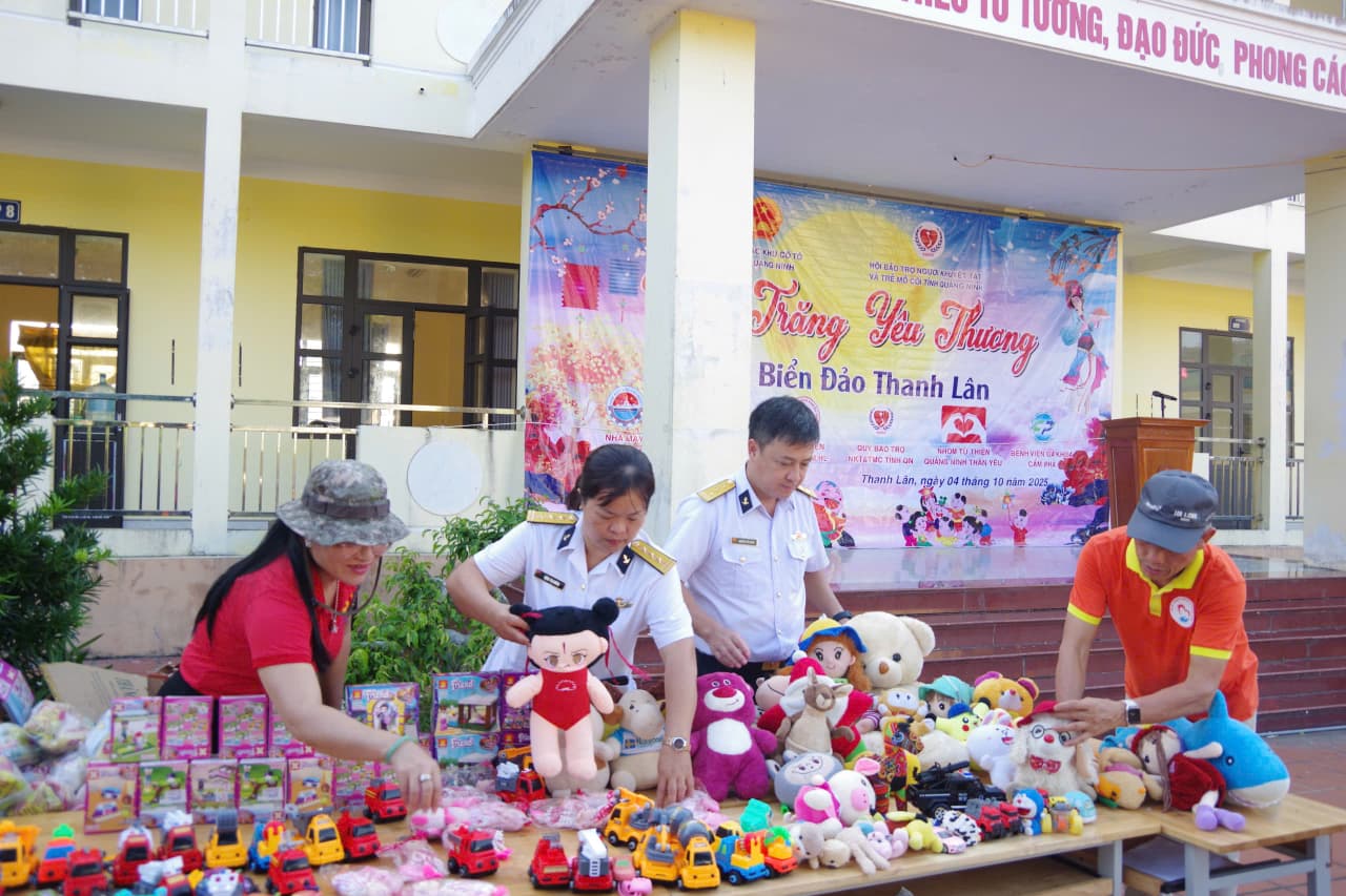 Chương trình đêm hội “Mùa trăng yêu thương” tại đảo Thanh Lân