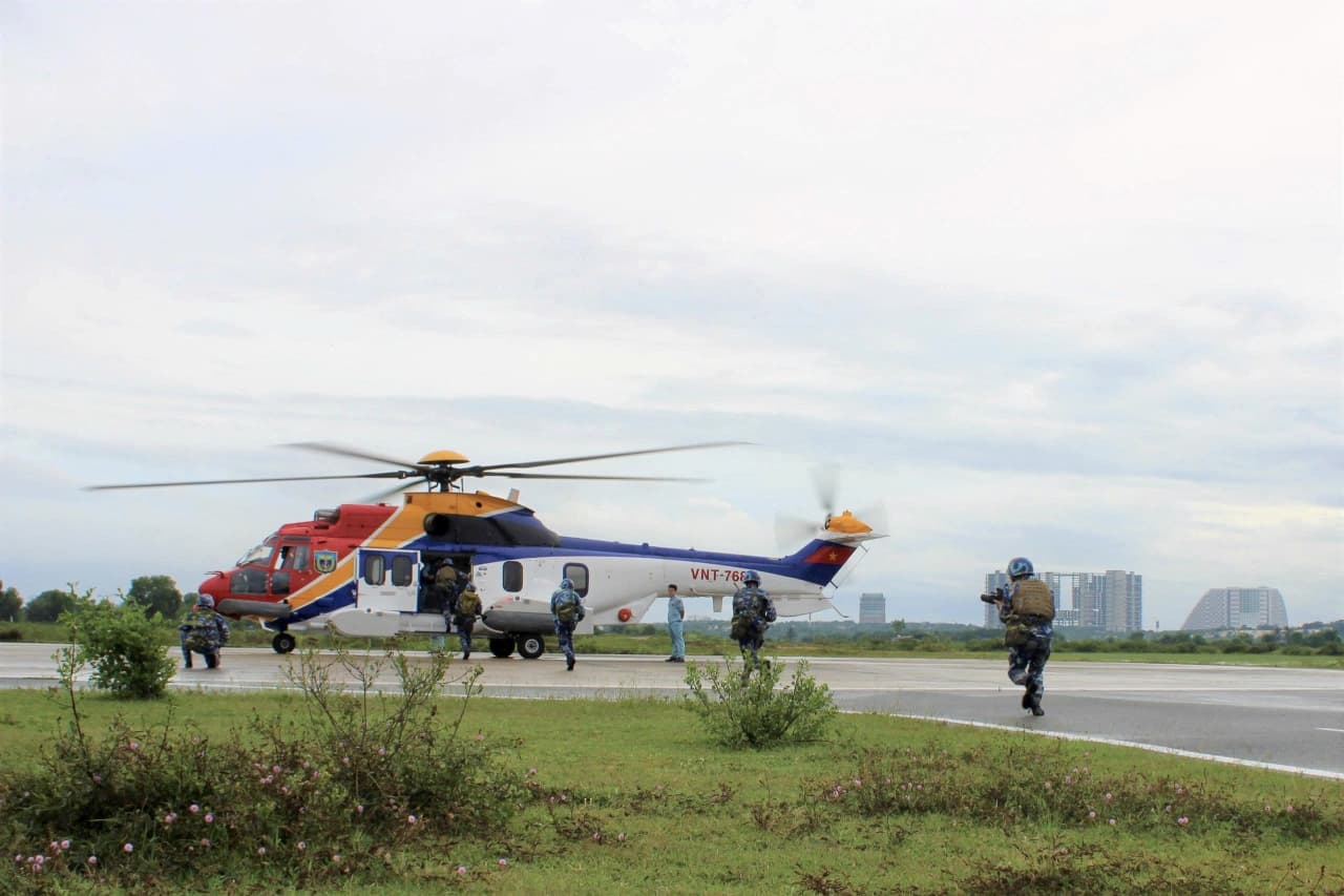 Lữ đoàn 101 phối hợp huấn luyện hiệp đồng đổ bộ đường không