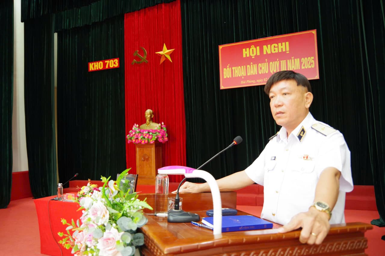 Chính ủy Vùng 1 đối thoại dân chủ Quý III tại Kho 703