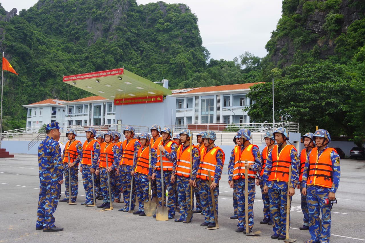 Các đơn vị Hải quân chủ động làm tốt công tác phòng chống bão số 11