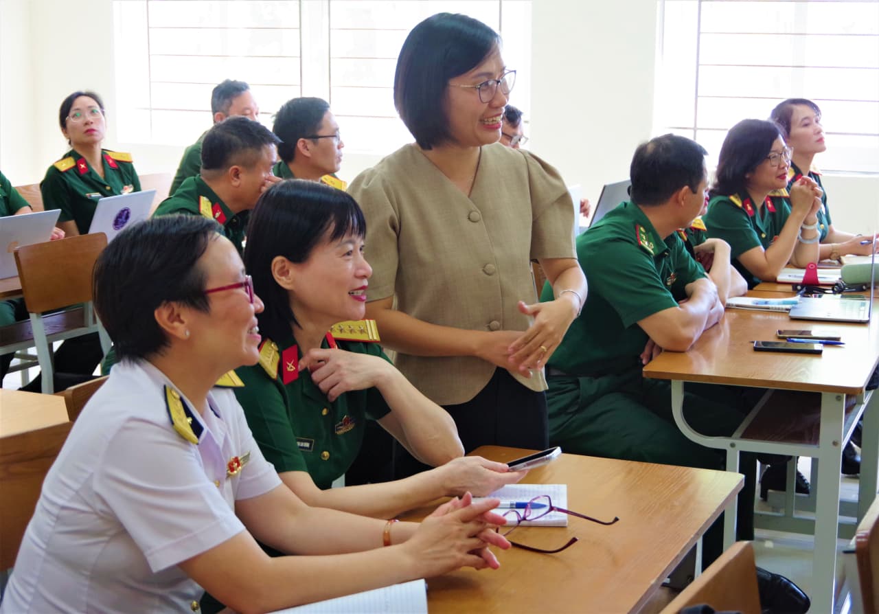 Bồi dưỡng nghiệp vụ chấm thi cho giảng viên, giáo viên ngoại ngữ các học viện, nhà trường quân đội