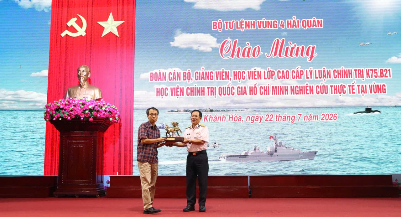 Đoàn cán bộ, giảng viên, học viên Học viện Chính trị Quốc gia Hồ Chí Minh nghiên cứu, thực tế tại Vùng 4