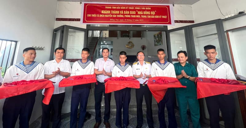 Trao nhà đồng đội tặng quân nhân có hoàn cảnh khó khăn